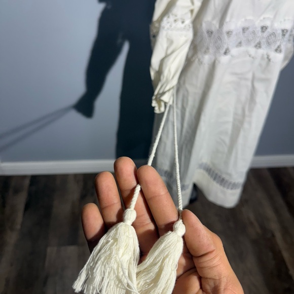 Elegant White Lace Dress - Picture 13 of 13